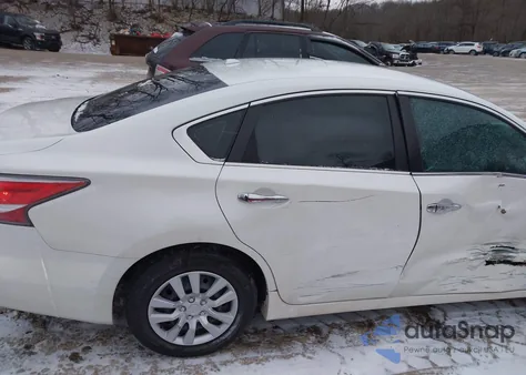 2015 Nissan Altima 2.5/2.5 S/2.5 Sl/2.5 Sv из США, поврежденный, VIN 1N4AL3AP3FN332881